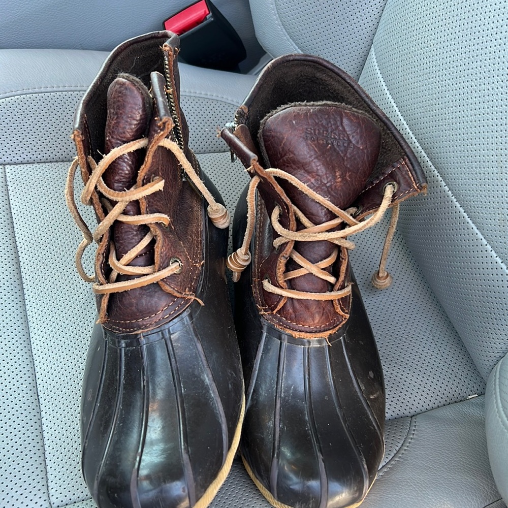 Sperry topsider boots